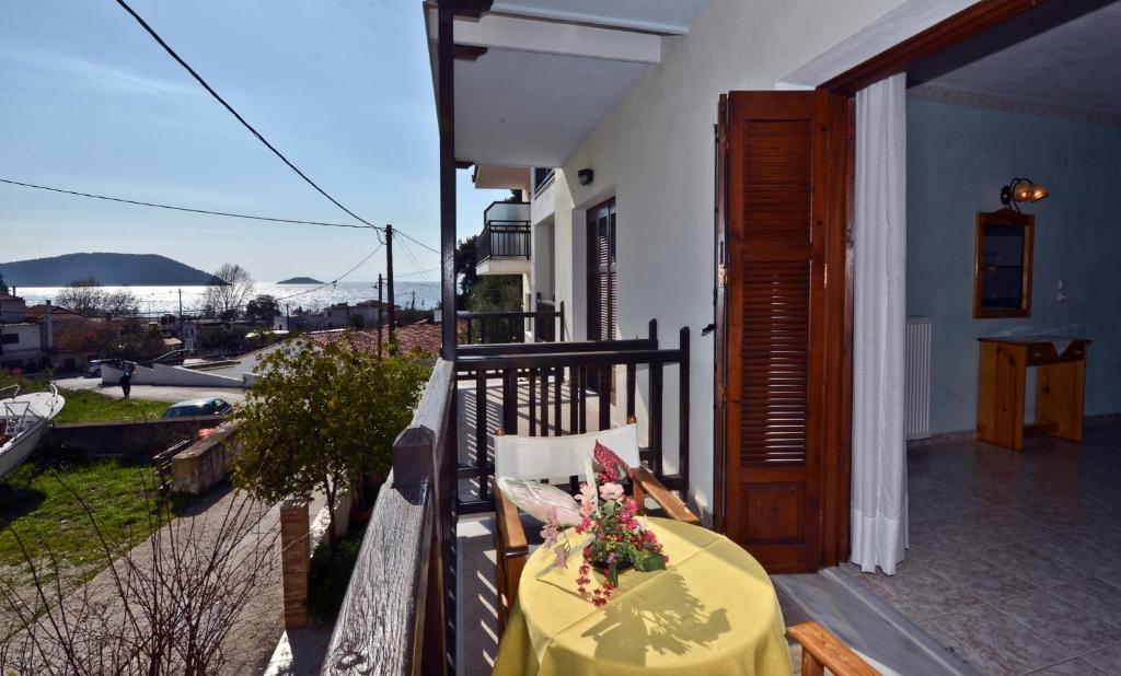 Aris Junior Studio & Apartments 尼欧克利马 外观 照片